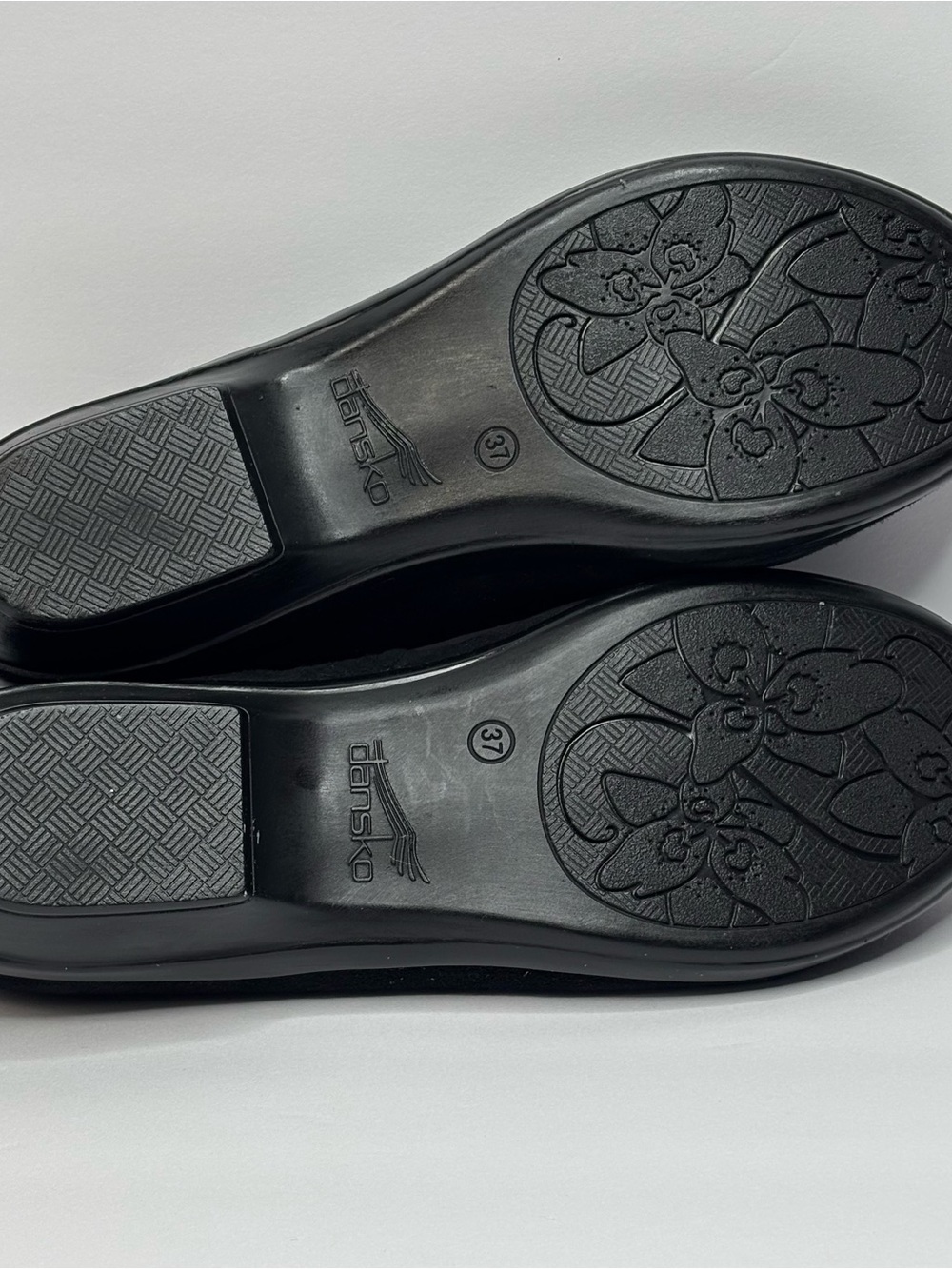 New Dansko Olena black suede loafers tortoise print patent leather trim Size 37 - Picture 13 of 14